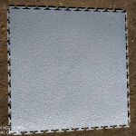 Полимерная плитка для пола транспортного коридора в магазине