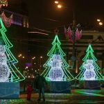 Новогодние фигуры на заказ и имеется доставка  установка