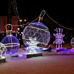 Новогодние фигуры на заказ и имеется доставка  установка